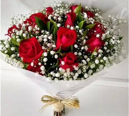 Buquê 10 Rosas com Ráfia