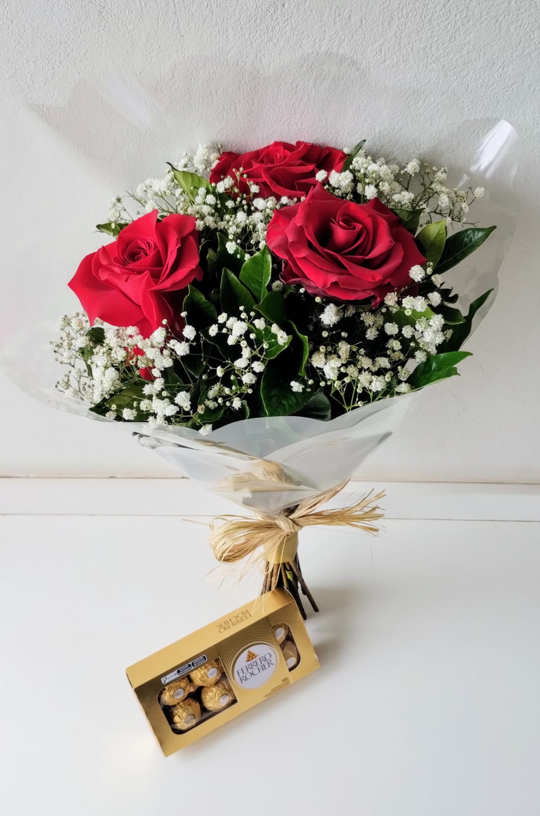 Buquê Com 3 Rosas Colombianas e Ferrero Rocher 100g
